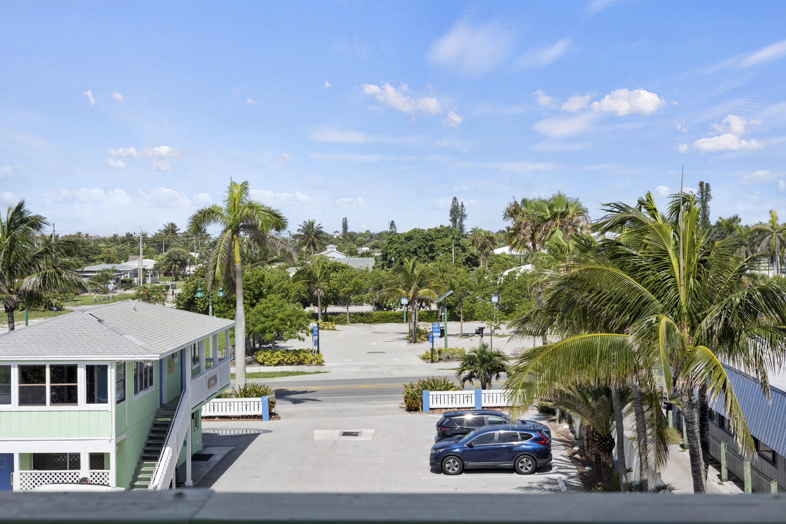 23, West Balcony