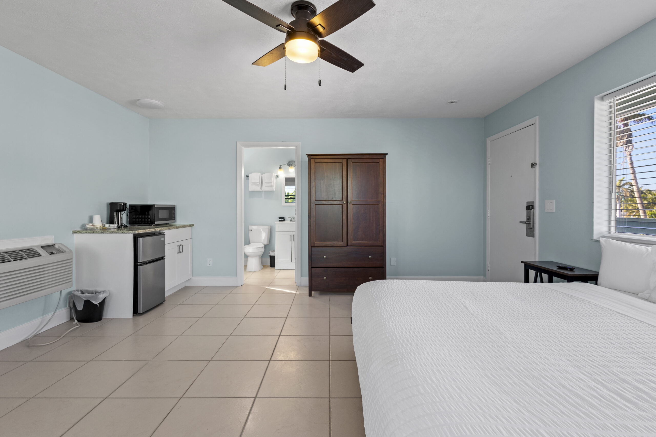 Room 1, Living Room 4