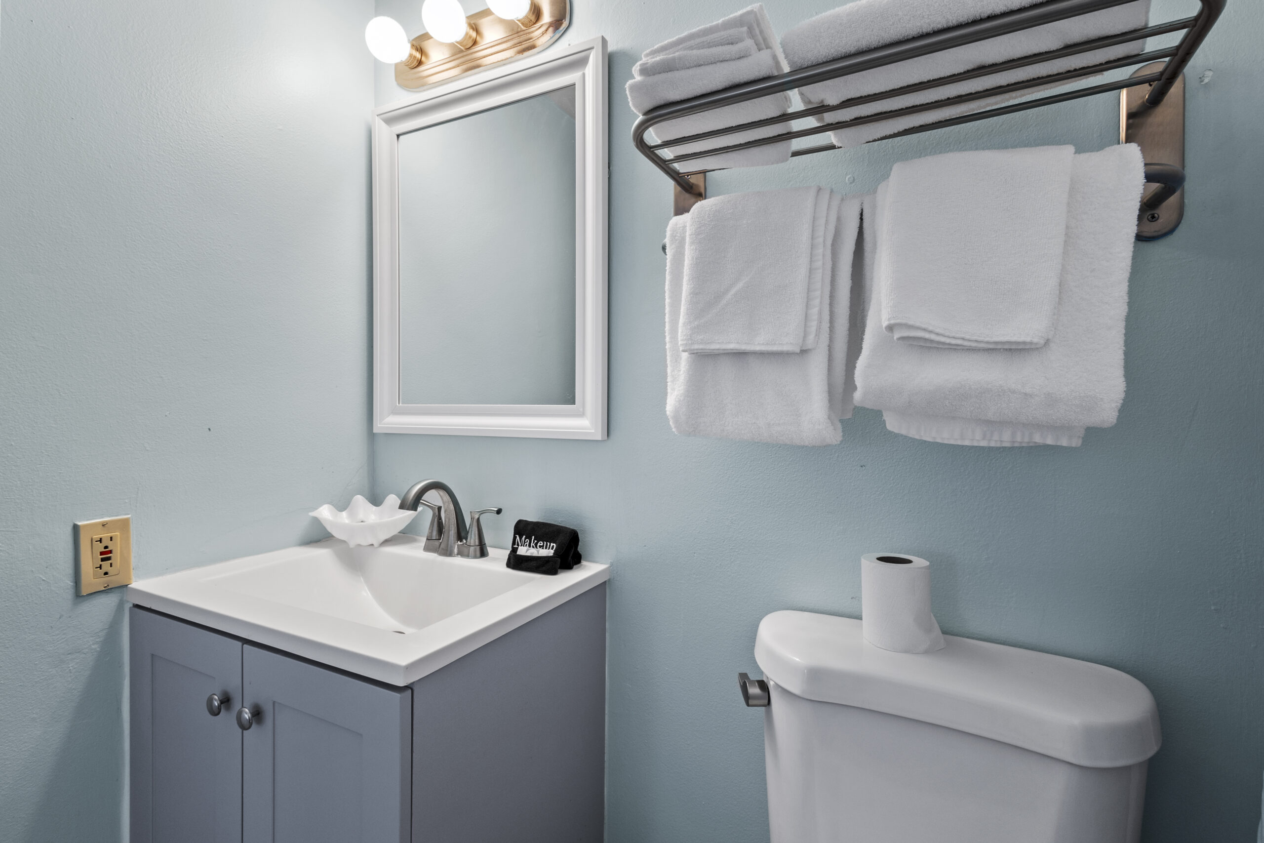 Room 15, Bathroom 2