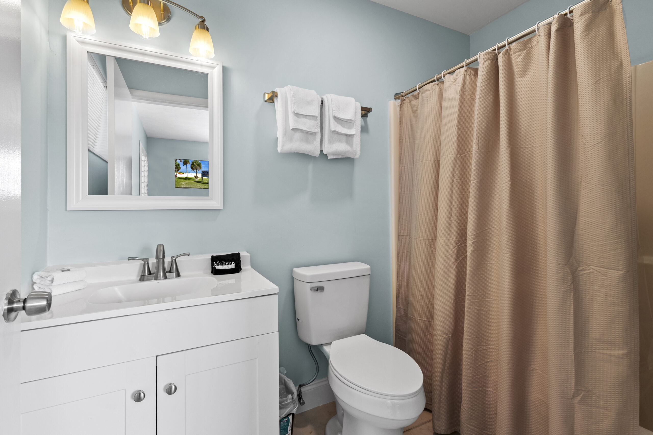Room 2, Bathroom