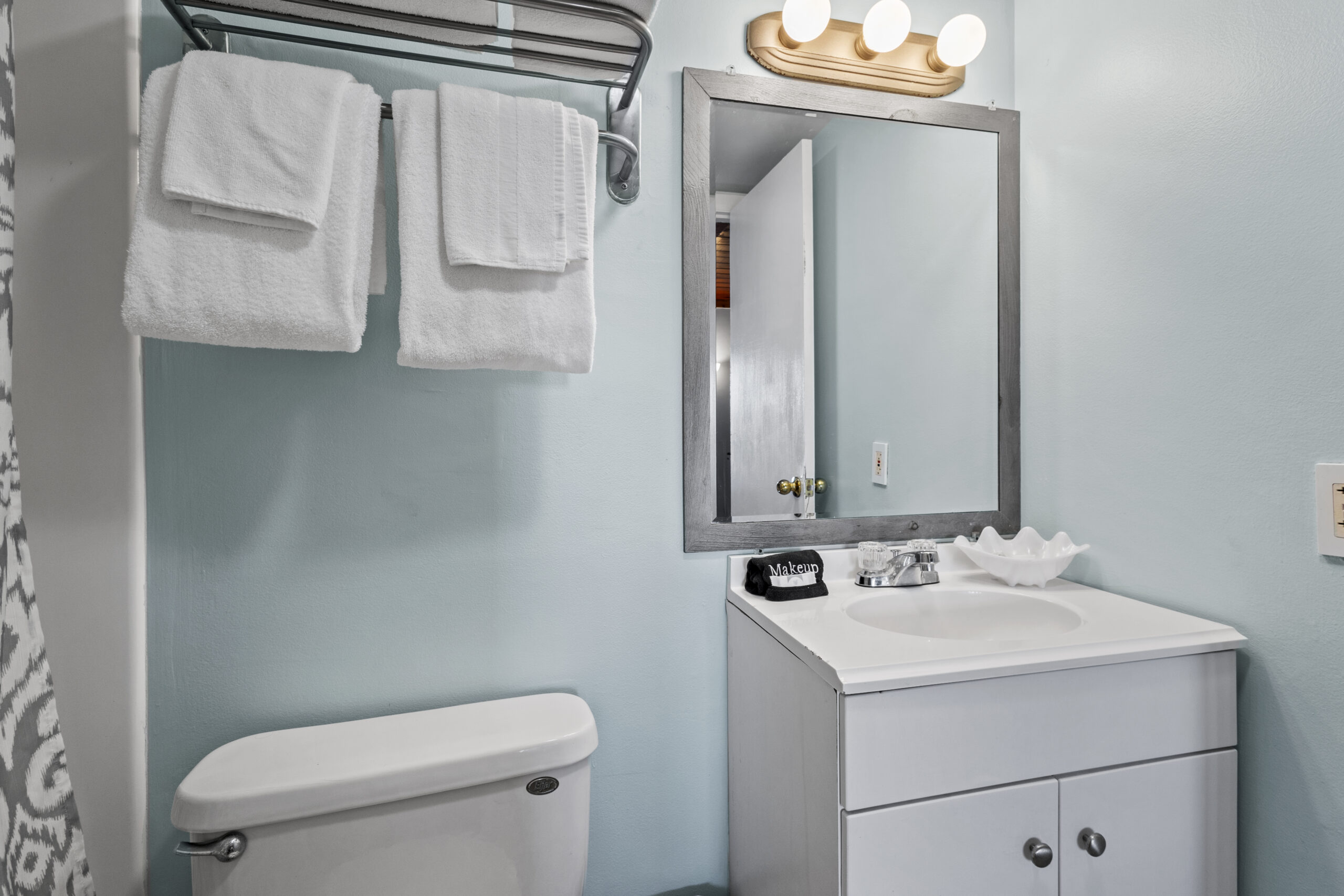Room 8, Bathroom 2
